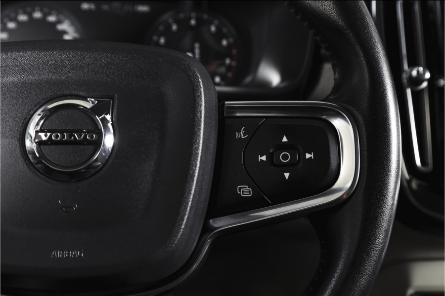 Volvo XC40 2.0 T4 190 PK Inscription Orig. NL | S/K-Panodak | Dig. Cockpit | Cruise | Winterpakket | Camera | NAV+App. Connect | ECC | Elek. Klep | Trekhaak | LM 19" |