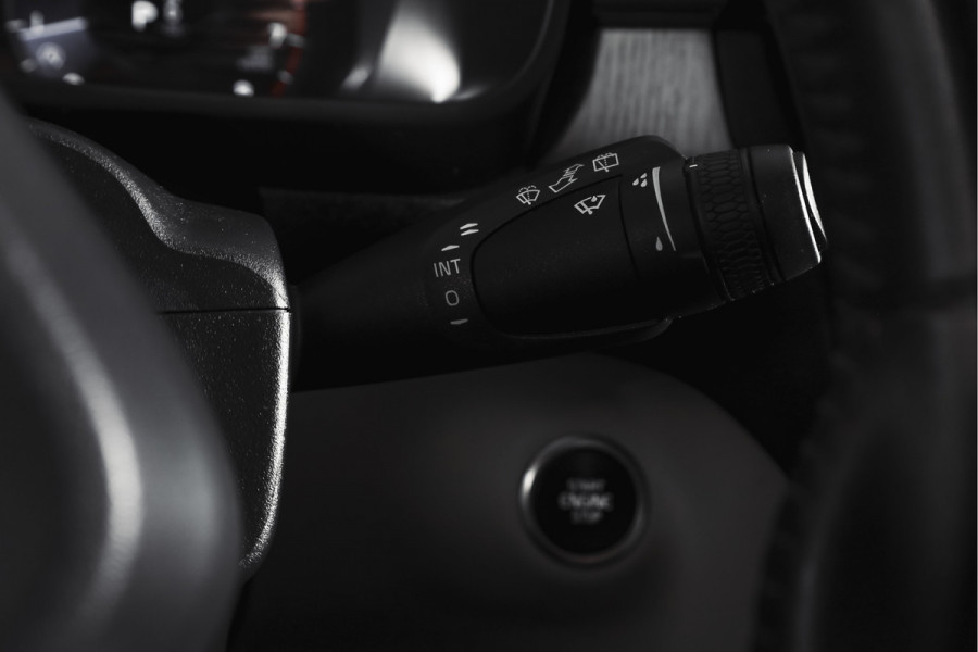 Volvo XC40 2.0 T4 190 PK Inscription Orig. NL | S/K-Panodak | Dig. Cockpit | Cruise | Winterpakket | Camera | NAV+App. Connect | ECC | Elek. Klep | Trekhaak | LM 19" |