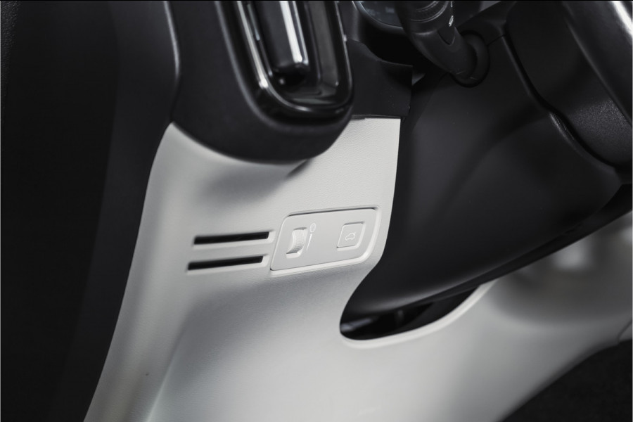 Volvo XC40 2.0 T4 190 PK Inscription Orig. NL | S/K-Panodak | Dig. Cockpit | Cruise | Winterpakket | Camera | NAV+App. Connect | ECC | Elek. Klep | Trekhaak | LM 19" |