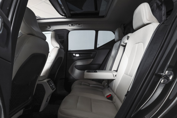 Volvo XC40 2.0 T4 190 PK Inscription Orig. NL | S/K-Panodak | Dig. Cockpit | Cruise | Winterpakket | Camera | NAV+App. Connect | ECC | Elek. Klep | Trekhaak | LM 19" |