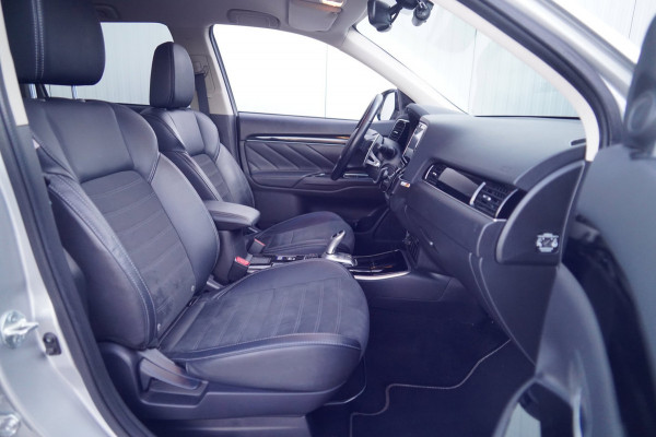 Mitsubishi Outlander 2.4 PHEV Pure+ / 18 Inch / 119dkm NAP / Carplay / Camera / NL-Auto