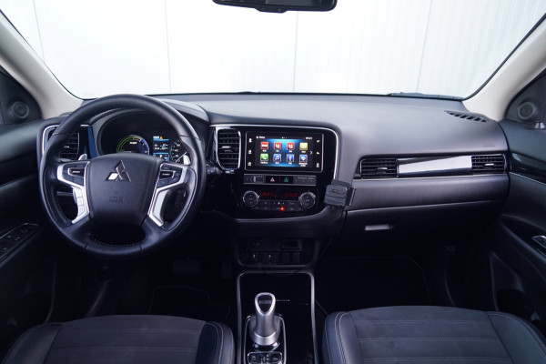 Mitsubishi Outlander 2.4 PHEV Pure+ / 18 Inch / 119dkm NAP / Carplay / Camera / NL-Auto