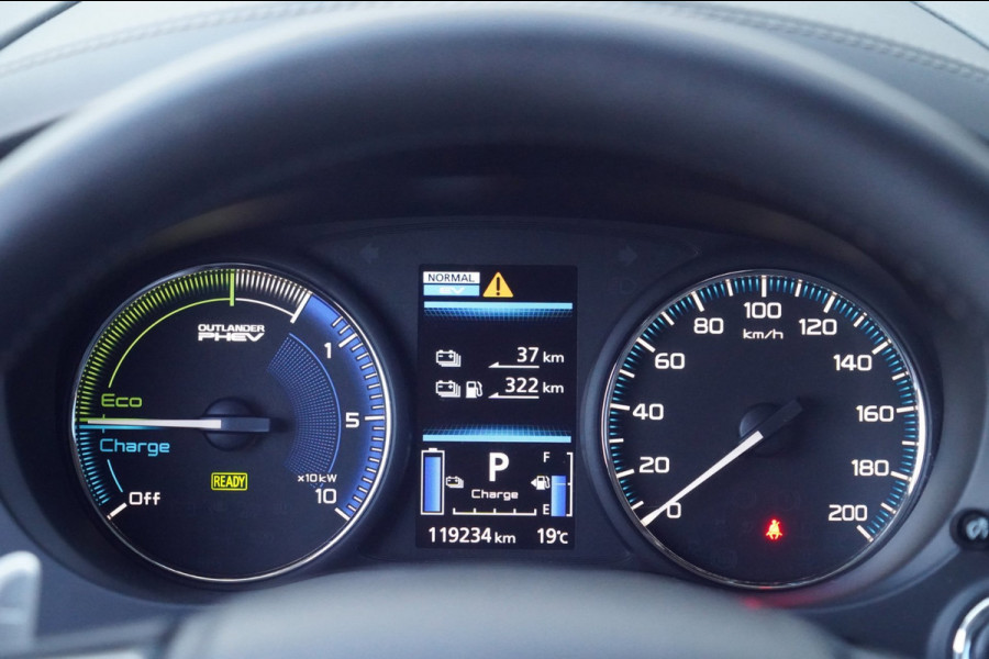 Mitsubishi Outlander 2.4 PHEV Pure+ / 18 Inch / 119dkm NAP / Carplay / Camera / NL-Auto