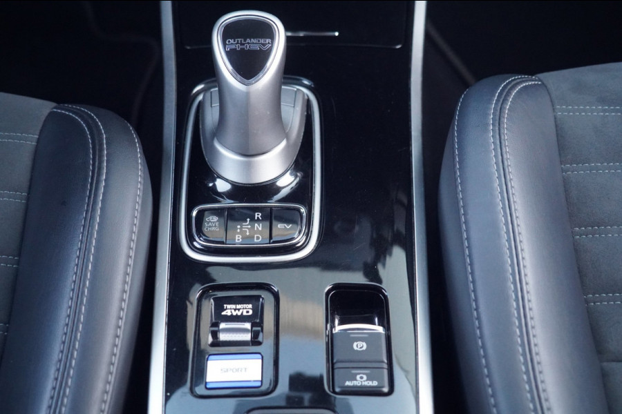 Mitsubishi Outlander 2.4 PHEV Pure+ / 18 Inch / 119dkm NAP / Carplay / Camera / NL-Auto