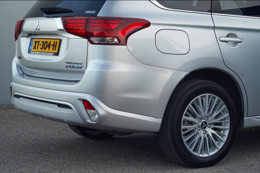 Mitsubishi Outlander 2.4 PHEV Pure+ / 18 Inch / 119dkm NAP / Carplay / Camera / NL-Auto