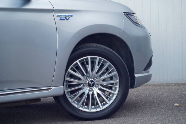 Mitsubishi Outlander 2.4 PHEV Pure+ / 18 Inch / 119dkm NAP / Carplay / Camera / NL-Auto