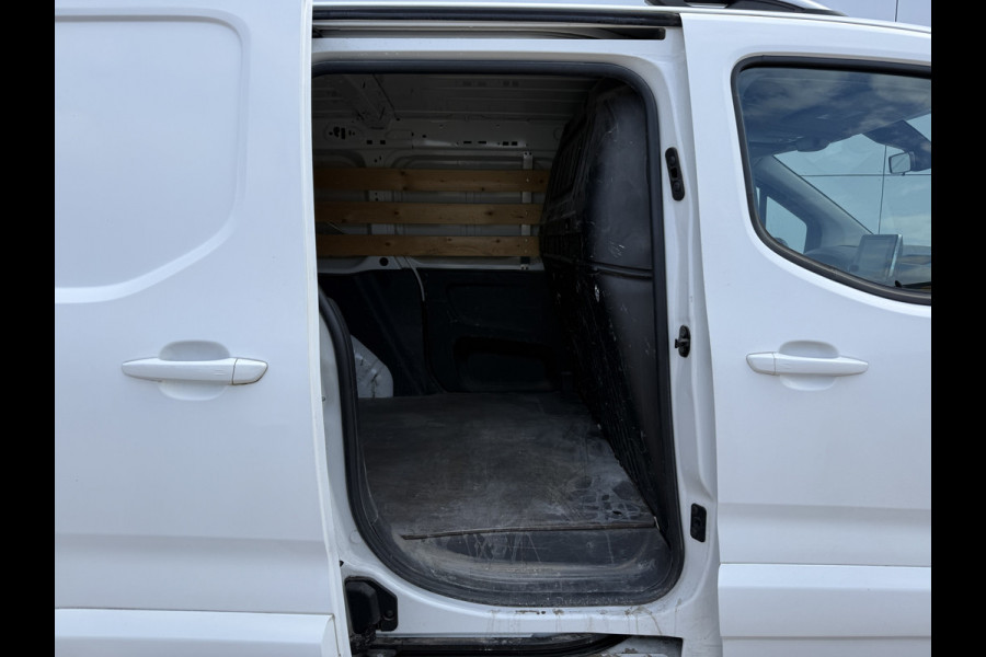 Opel Combo 1.5D 130PK Automaat L1 Climate Control Cruise Control Carplay Parkeersensoren Achter Trekhaak Camera