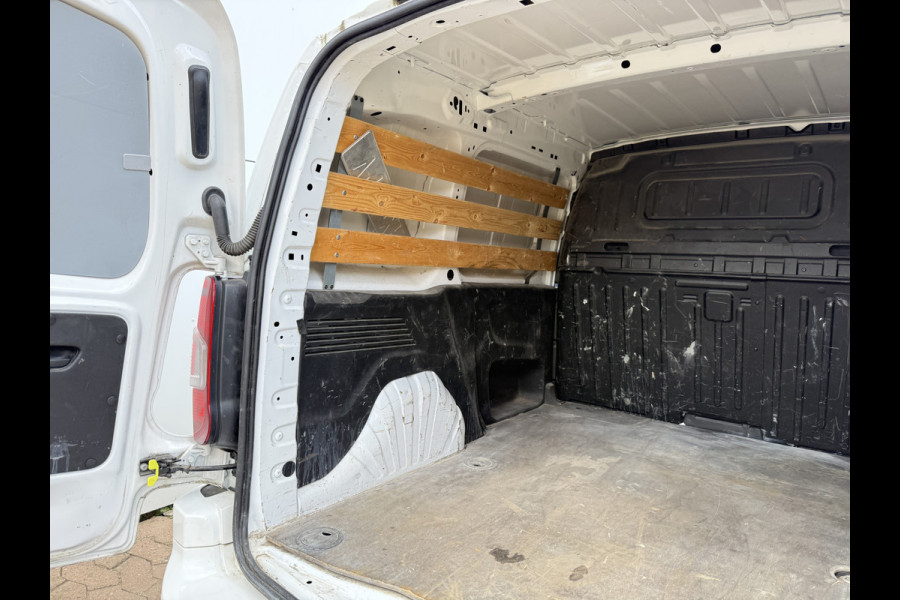 Opel Combo 1.5D 130PK Automaat L1 Climate Control Cruise Control Carplay Parkeersensoren Achter Trekhaak Camera