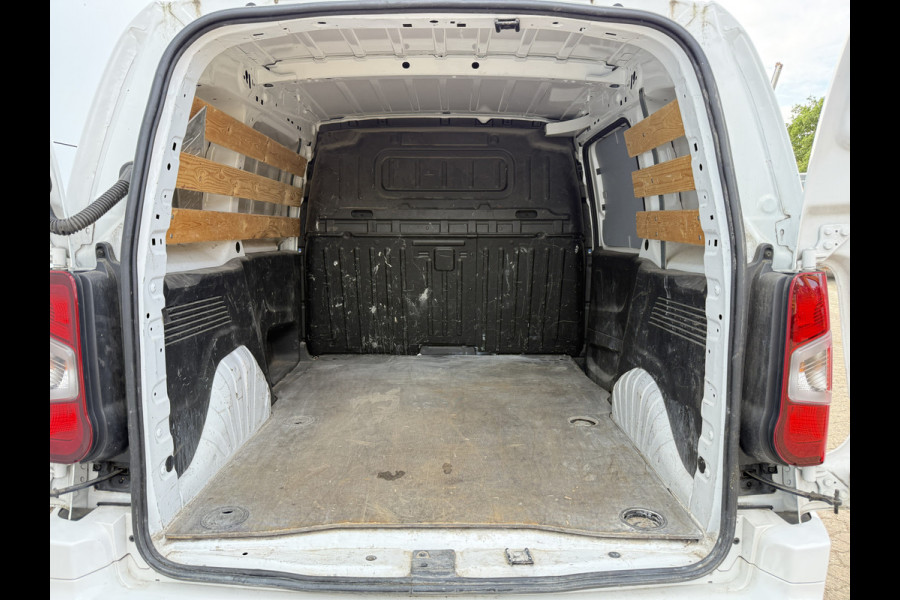Opel Combo 1.5D 130PK Automaat L1 Climate Control Cruise Control Carplay Parkeersensoren Achter Trekhaak Camera