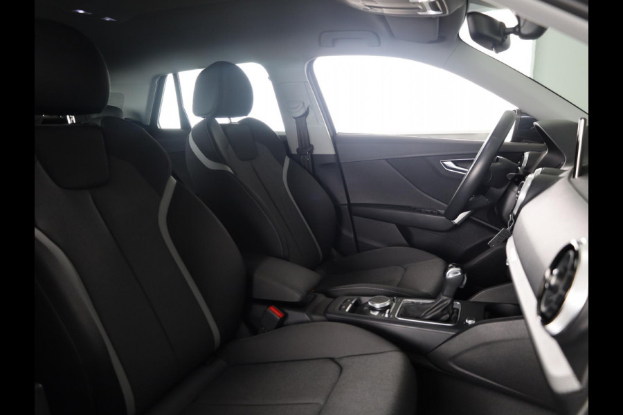 Audi Q2 35 TFSI Business Edition 150pk | Climatronic | Apple Carplay/Android Auto | Cuise control | LED koplampen | Lichtmetalen velgen 17" | Navigatiesysteem full map