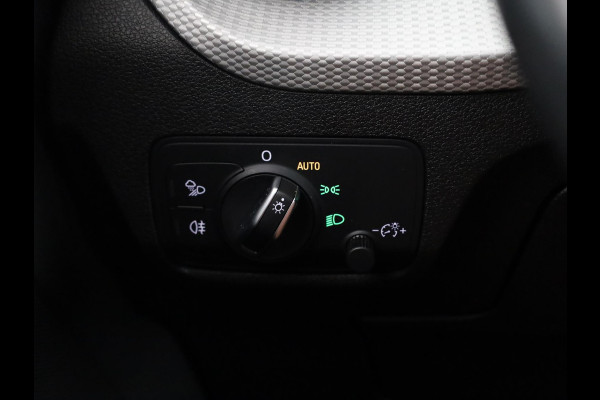 Audi Q2 35 TFSI Business Edition 150pk | Climatronic | Apple Carplay/Android Auto | Cuise control | LED koplampen | Lichtmetalen velgen 17" | Navigatiesysteem full map