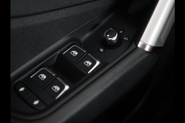 Audi Q2 35 TFSI Business Edition 150pk | Climatronic | Apple Carplay/Android Auto | Cuise control | LED koplampen | Lichtmetalen velgen 17" | Navigatiesysteem full map