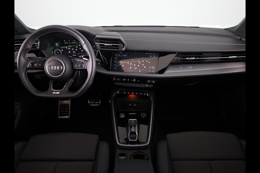 Audi A3 Sportback 30 TFSI S edition 116 pk S-tronic | Verlengde garantie | Navigatie | Panoramadak | Parkeersensoren (Park assist) | Achteruitrijcamera | S-Line |