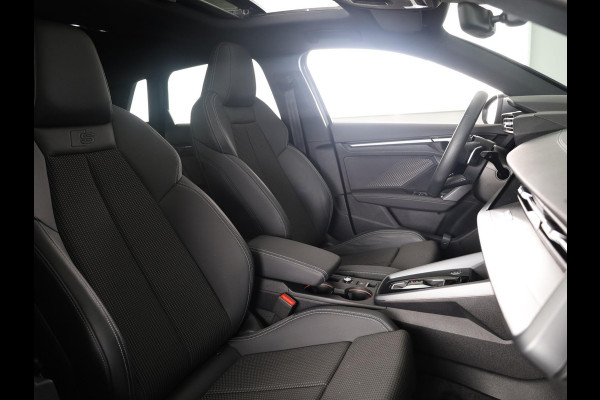 Audi A3 Sportback 30 TFSI S edition 116 pk S-tronic | Verlengde garantie | Navigatie | Panoramadak | Parkeersensoren (Park assist) | Achteruitrijcamera | S-Line |