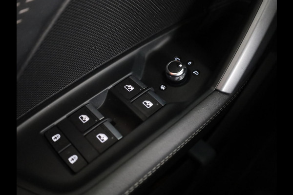 Audi A3 Sportback 30 TFSI S edition 116 pk S-tronic | Verlengde garantie | Navigatie | Panoramadak | Parkeersensoren (Park assist) | Achteruitrijcamera | S-Line |