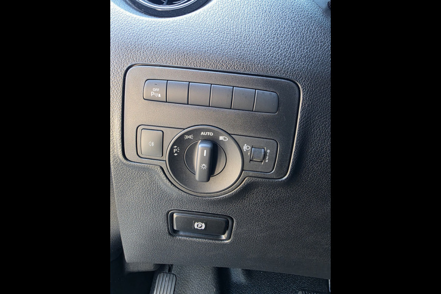 Mercedes-Benz eVito eVito 112 L2 Business Solution 60 kWh Achteruitrijcamera Airco  Stoelverwarming