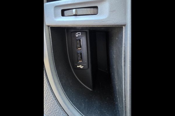 Mercedes-Benz eVito eVito 112 L2 Business Solution 60 kWh Achteruitrijcamera Airco  Stoelverwarming