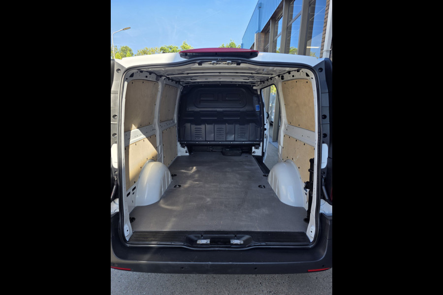 Mercedes-Benz eVito eVito 112 L2 Business Solution 60 kWh Achteruitrijcamera Airco  Stoelverwarming