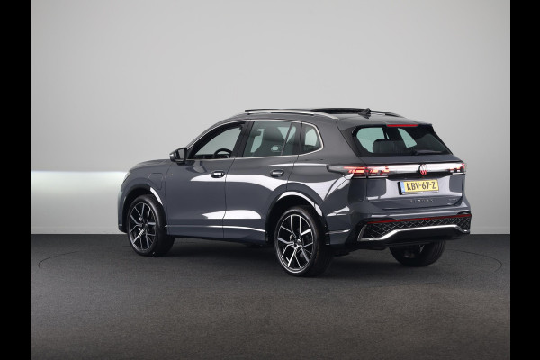 Volkswagen Tiguan 1.5 eHybrid R-Line Edition 272 pk Automaat (DSG) | Navigatie via App | Panoramadak | Trekhaak (wegklapbaar) | Parkeersensoren (Park assist) | Achteruitrijcamera | Keyless | R-Line |