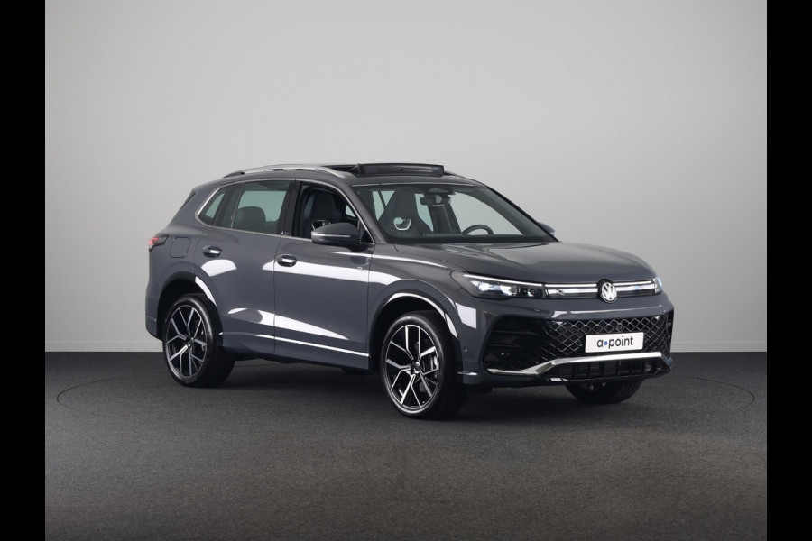 Volkswagen Tiguan 1.5 eHybrid R-Line Edition 272 pk Automaat (DSG) | Navigatie via App | Panoramadak | Trekhaak (wegklapbaar) | Parkeersensoren (Park assist) | Achteruitrijcamera | Keyless | R-Line |