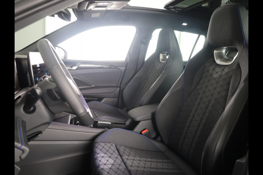 Volkswagen Tiguan 1.5 eHybrid R-Line Edition 272 pk Automaat (DSG) | Navigatie via App | Panoramadak | Trekhaak (wegklapbaar) | Parkeersensoren (Park assist) | Achteruitrijcamera | Keyless | R-Line |