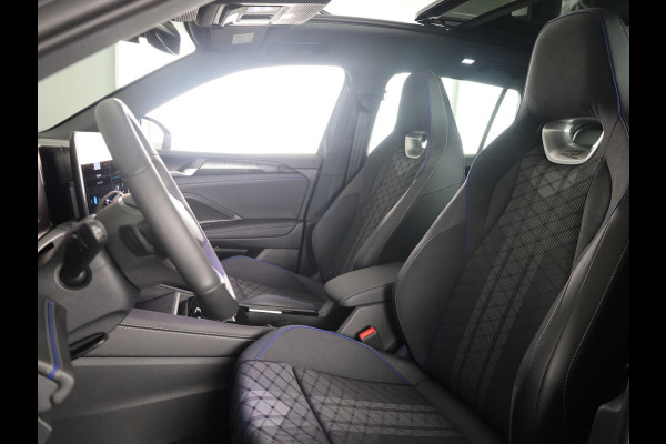 Volkswagen Tiguan 1.5 eHybrid R-Line Edition 272 pk Automaat (DSG) | Navigatie via App | Panoramadak | Trekhaak (wegklapbaar) | Parkeersensoren (Park assist) | Achteruitrijcamera | Keyless | R-Line |