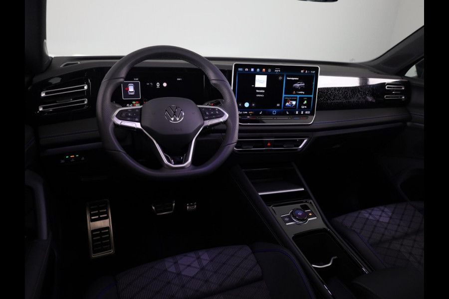 Volkswagen Tiguan 1.5 eHybrid R-Line Edition 272 pk Automaat (DSG) | Navigatie via App | Panoramadak | Trekhaak (wegklapbaar) | Parkeersensoren (Park assist) | Achteruitrijcamera | Keyless | R-Line |
