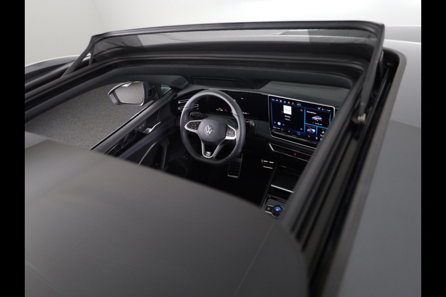 Volkswagen Tiguan 1.5 eHybrid R-Line Edition 272 pk Automaat (DSG) | Navigatie via App | Panoramadak | Trekhaak (wegklapbaar) | Parkeersensoren (Park assist) | Achteruitrijcamera | Keyless | R-Line |