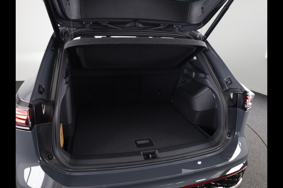 Volkswagen Tiguan 1.5 eHybrid R-Line Edition 272 pk Automaat (DSG) | Navigatie via App | Panoramadak | Trekhaak (wegklapbaar) | Parkeersensoren (Park assist) | Achteruitrijcamera | Keyless | R-Line |