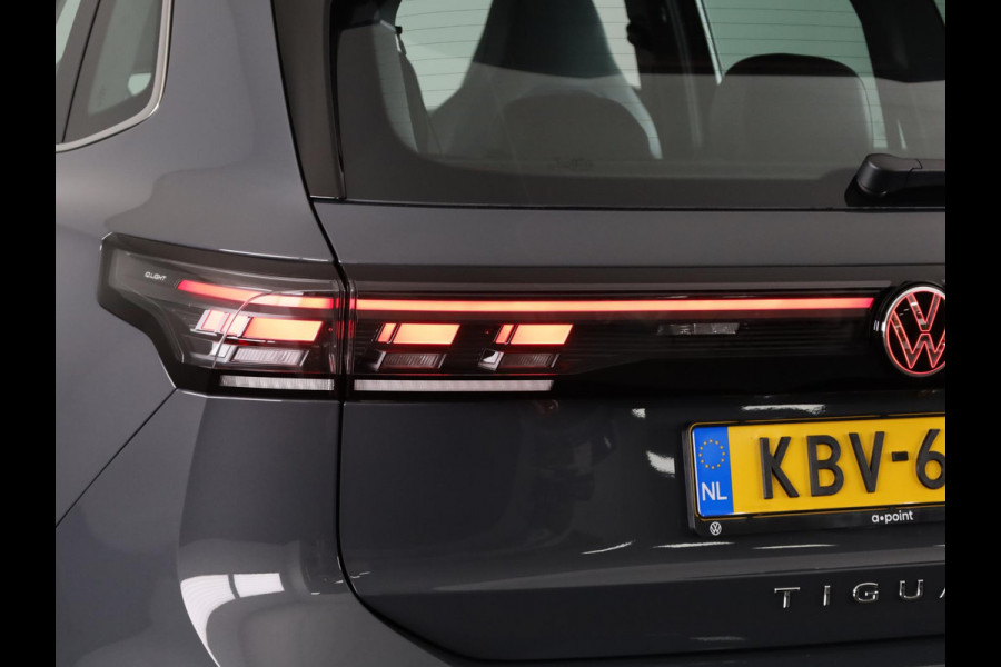 Volkswagen Tiguan 1.5 eHybrid R-Line Edition 272 pk Automaat (DSG) | Navigatie via App | Panoramadak | Trekhaak (wegklapbaar) | Parkeersensoren (Park assist) | Achteruitrijcamera | Keyless | R-Line |
