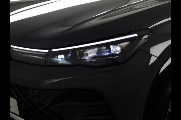 Volkswagen Tiguan 1.5 eHybrid R-Line Edition 272 pk Automaat (DSG) | Navigatie via App | Panoramadak | Trekhaak (wegklapbaar) | Parkeersensoren (Park assist) | Achteruitrijcamera | Keyless | R-Line |