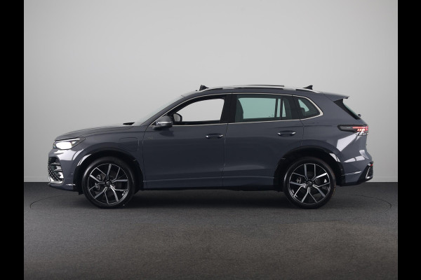 Volkswagen Tiguan 1.5 eHybrid R-Line Edition 272 pk Automaat (DSG) | Navigatie via App | Panoramadak | Trekhaak (wegklapbaar) | Parkeersensoren (Park assist) | Achteruitrijcamera | Keyless | R-Line |