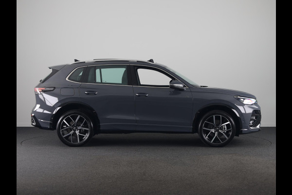 Volkswagen Tiguan 1.5 eHybrid R-Line Edition 272 pk Automaat (DSG) | Navigatie via App | Panoramadak | Trekhaak (wegklapbaar) | Parkeersensoren (Park assist) | Achteruitrijcamera | Keyless | R-Line |