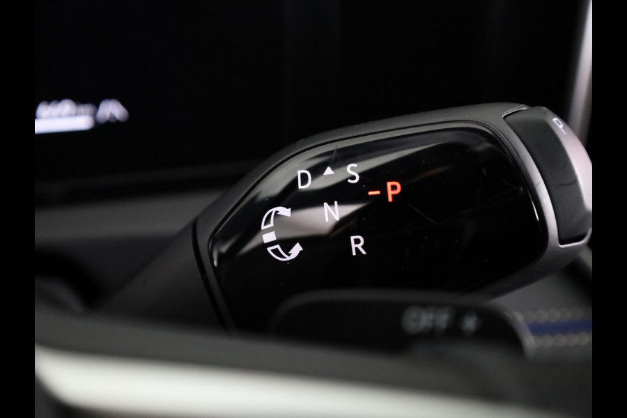 Volkswagen Tiguan 1.5 eHybrid R-Line Edition 272 pk Automaat (DSG) | Navigatie via App | Panoramadak | Trekhaak (wegklapbaar) | Parkeersensoren (Park assist) | Achteruitrijcamera | Keyless | R-Line |