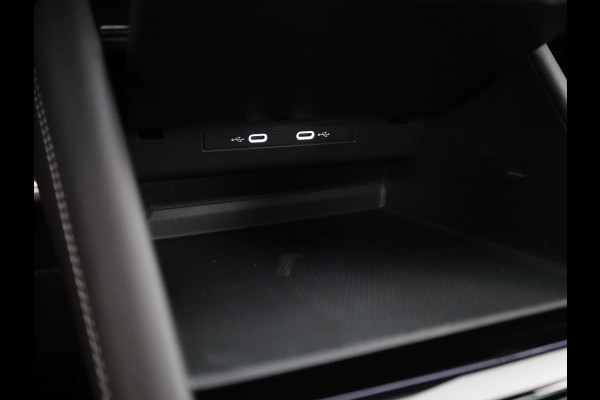 Volkswagen Tiguan 1.5 eHybrid R-Line Edition 272 pk Automaat (DSG) | Navigatie via App | Panoramadak | Trekhaak (wegklapbaar) | Parkeersensoren (Park assist) | Achteruitrijcamera | Keyless | R-Line |