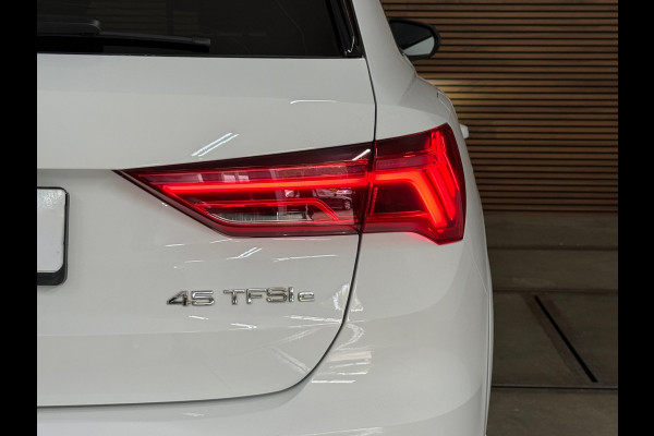 Audi Q3 45 TFSI e S line | 245 PK | Virtual Cockpit Plus | Camera | Black Optics | Leder | 2022