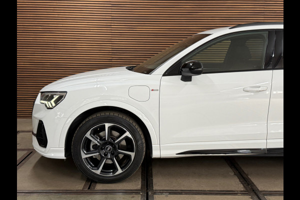 Audi Q3 45 TFSI e S line | 245 PK | Virtual Cockpit Plus | Camera | Black Optics | Leder | 2022