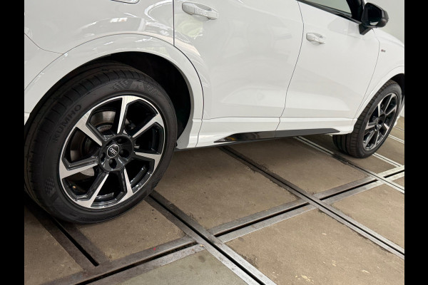 Audi Q3 45 TFSI e S line | 245 PK | Virtual Cockpit Plus | Camera | Black Optics | Leder | 2022