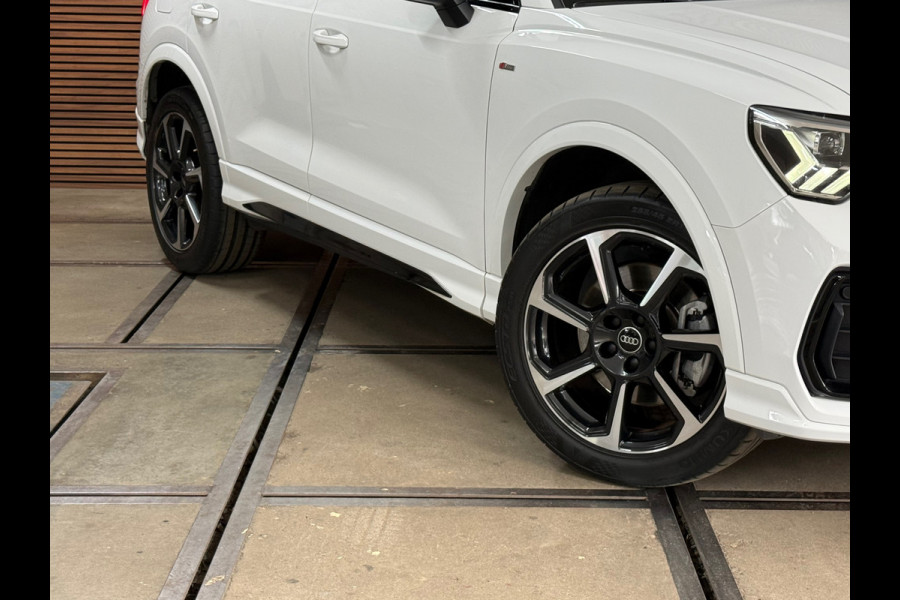 Audi Q3 45 TFSI e S line | 245 PK | Virtual Cockpit Plus | Camera | Black Optics | Leder | 2022