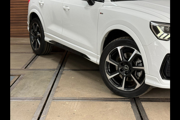 Audi Q3 45 TFSI e S line | 245 PK | Virtual Cockpit Plus | Camera | Black Optics | Leder | 2022