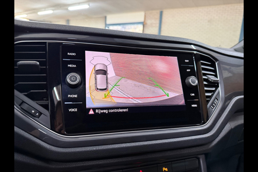 Volkswagen T-Roc 1.5 TSI 3x R-Line Executive | VOL! | Pano | Virtual | LED | Ambient | Rijassist Plus | Winterpakket | ACC | DAB+