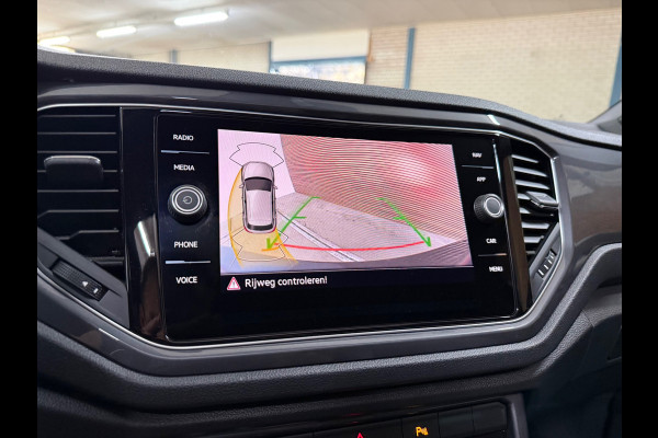 Volkswagen T-Roc 1.5 TSI 3x R-Line Executive | VOL! | Pano | Virtual | LED | Ambient | Rijassist Plus | Winterpakket | ACC | DAB+