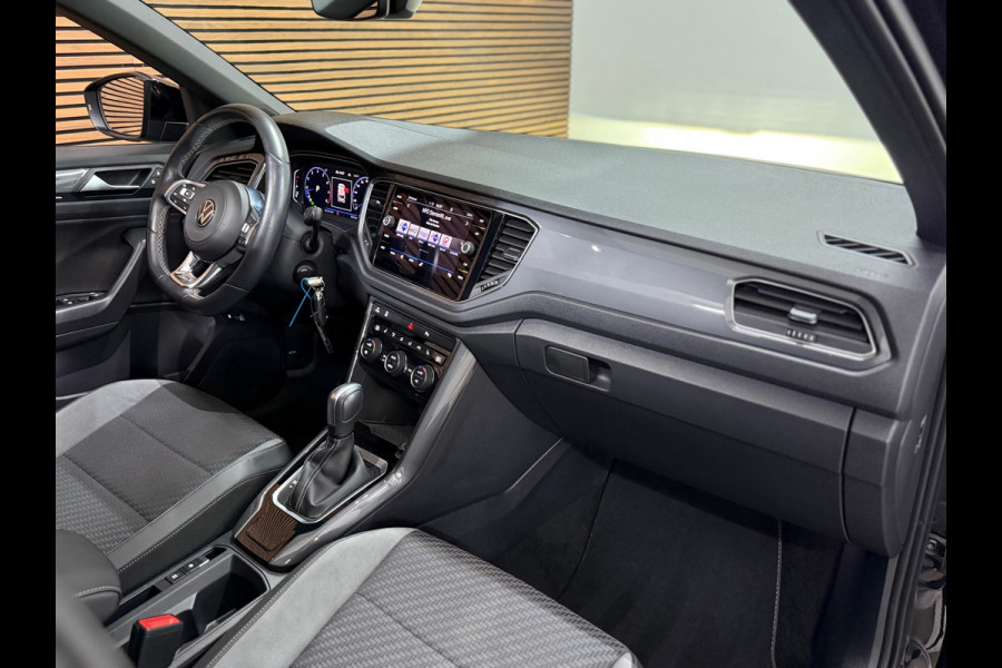 Volkswagen T-Roc 1.5 TSI 3x R-Line Executive | VOL! | Pano | Virtual | LED | Ambient | Rijassist Plus | Winterpakket | ACC | DAB+
