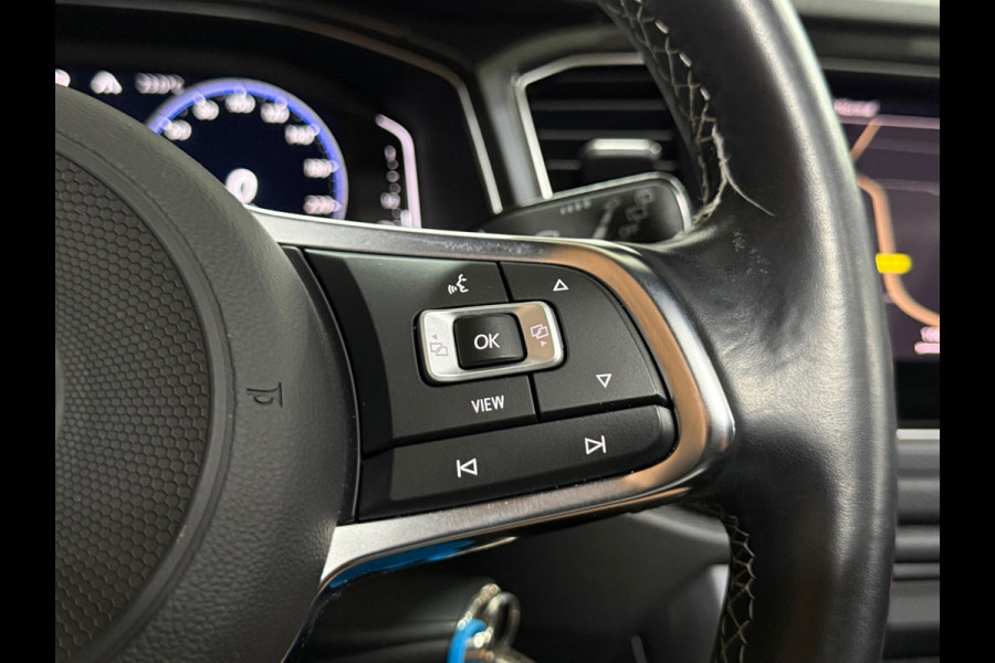 Volkswagen T-Roc 1.5 TSI 3x R-Line Executive | VOL! | Pano | Virtual | LED | Ambient | Rijassist Plus | Winterpakket | ACC | DAB+