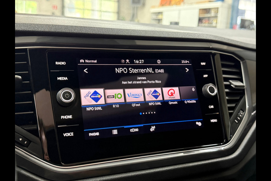 Volkswagen T-Roc 1.5 TSI 3x R-Line Executive | VOL! | Pano | Virtual | LED | Ambient | Rijassist Plus | Winterpakket | ACC | DAB+