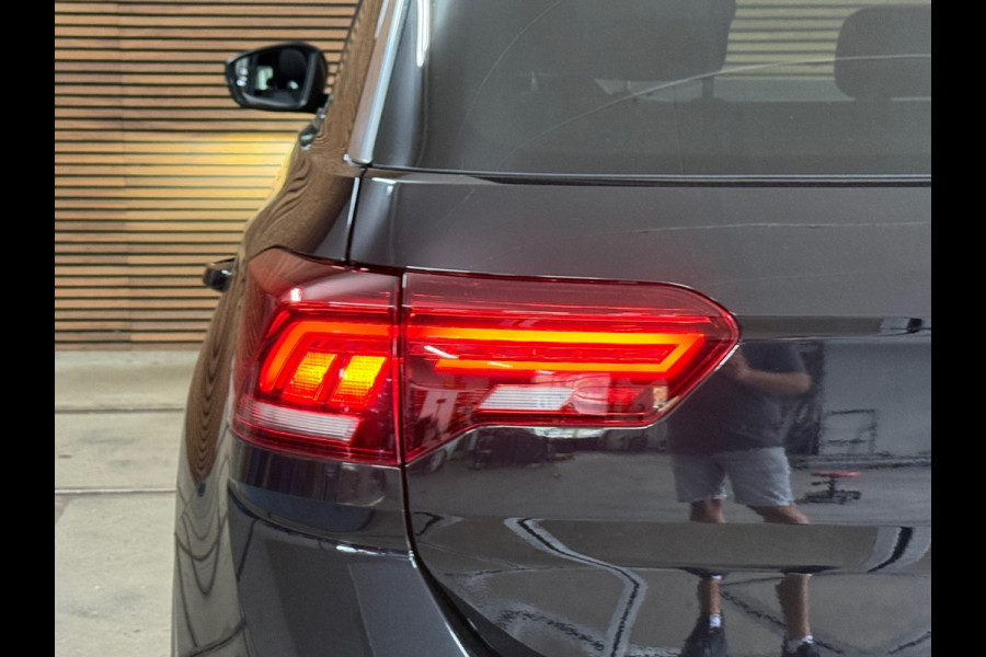 Volkswagen T-Roc 1.5 TSI 3x R-Line Executive | VOL! | Pano | Virtual | LED | Ambient | Rijassist Plus | Winterpakket | ACC | DAB+