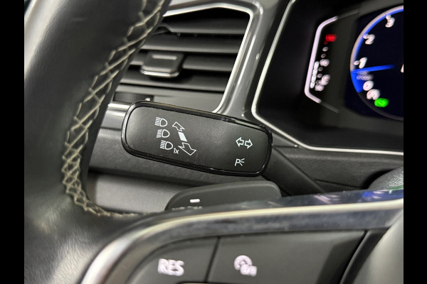 Volkswagen T-Roc 1.5 TSI 3x R-Line Executive | VOL! | Pano | Virtual | LED | Ambient | Rijassist Plus | Winterpakket | ACC | DAB+