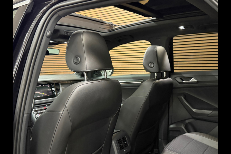 Volkswagen T-Roc 1.5 TSI 3x R-Line Executive | VOL! | Pano | Virtual | LED | Ambient | Rijassist Plus | Winterpakket | ACC | DAB+