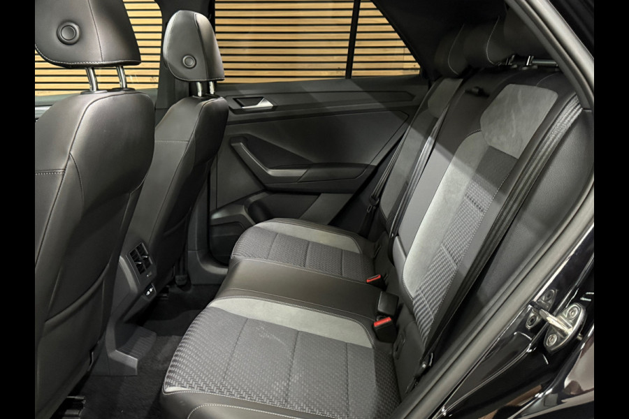 Volkswagen T-Roc 1.5 TSI 3x R-Line Executive | VOL! | Pano | Virtual | LED | Ambient | Rijassist Plus | Winterpakket | ACC | DAB+
