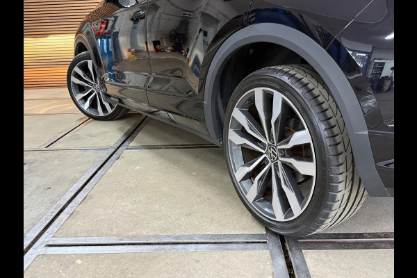 Volkswagen T-Roc 1.5 TSI 3x R-Line Executive | VOL! | Pano | Virtual | LED | Ambient | Rijassist Plus | Winterpakket | ACC | DAB+